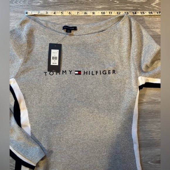 NWT Women’s Tommy Hilfiger Gray Boatneck Long Sleeve Logo Sweater Large - Picture 11 of 14